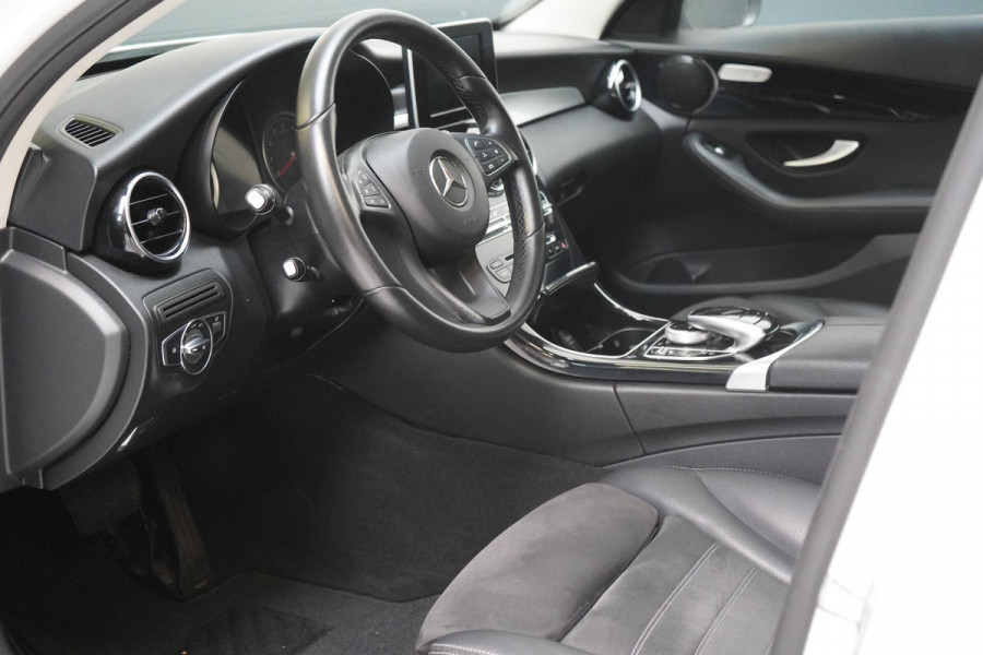 Mercedes-Benz C-Klasse 250 Premium Plus | Panoramadak | Navigatie | Stoelverwarming | Parkeersensoren
