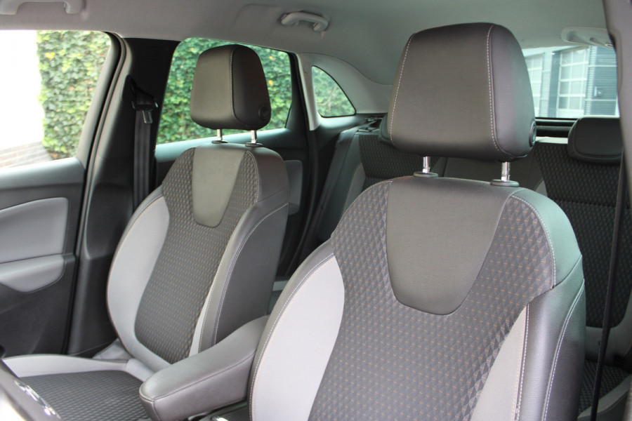 Opel Crossland X 1.2 Innovation | Winterpack | Trekhaak | Navigatie | Keyless | Parkeersensoren voor + achter