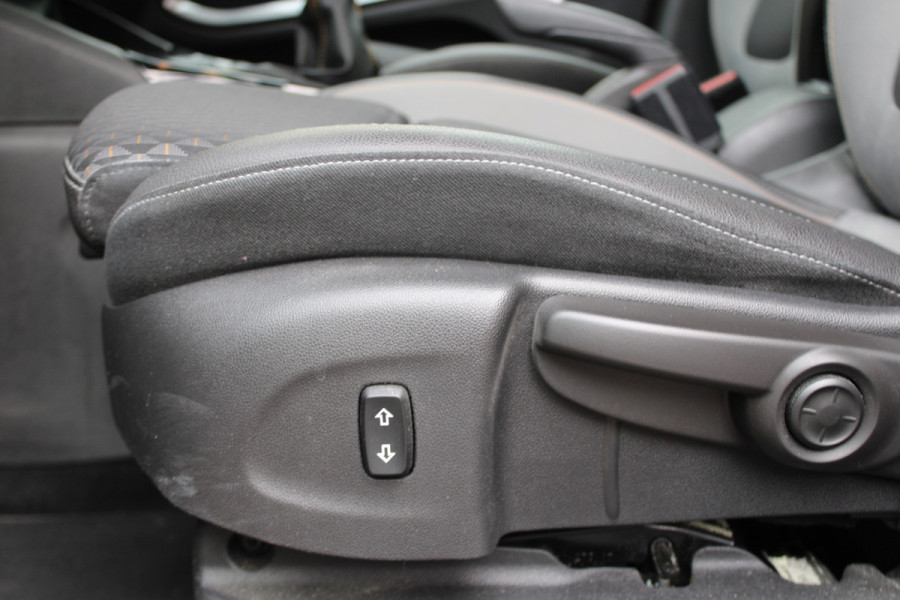 Opel Crossland X 1.2 Innovation | Winterpack | Trekhaak | Navigatie | Keyless | Parkeersensoren voor + achter