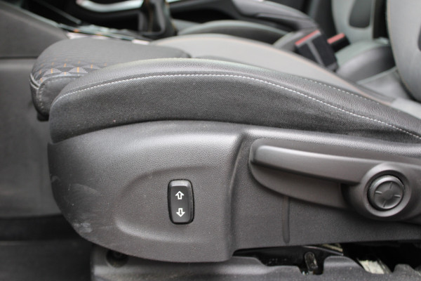 Opel Crossland X 1.2 Innovation | Winterpack | Trekhaak | Navigatie | Keyless | Parkeersensoren voor + achter