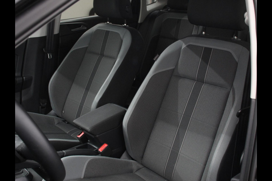 Volkswagen Polo 1.0 TSI 110pk DSG Style Navigatie Apple Carplay/ Android Auto Parkeersensoren Adaptive Cruise Control Blind Spot Assist Stoelverwarming Ledverlichting Climate Control