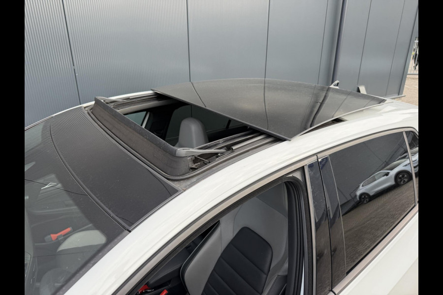 Volkswagen Golf 1.4 eHybrid GTE 18"/SOH 91%/Leder + memory/Panoramadak/IQ Light/Dynamic chassis/Stuur + stoelverwarming + ventilatie/Head-up/Standkachel/Camera/PDC v+a