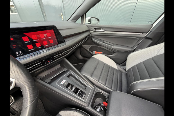 Volkswagen Golf 1.4 eHybrid GTE 18"/SOH 91%/Leder + memory/Panoramadak/IQ Light/Dynamic chassis/Stuur + stoelverwarming + ventilatie/Head-up/Standkachel/Camera/PDC v+a