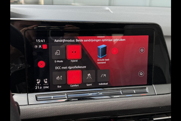 Volkswagen Golf 1.4 eHybrid GTE 18"/SOH 91%/Leder + memory/Panoramadak/IQ Light/Dynamic chassis/Stuur + stoelverwarming + ventilatie/Head-up/Standkachel/Camera/PDC v+a