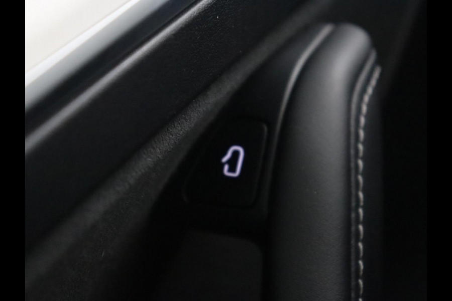 Tesla Model 3 Standard RWD Plus 60 kWh | SOH 91,8 % | Panoramadak | Lederen bekleding | Stoelverwarming | Stuurwielverwarming