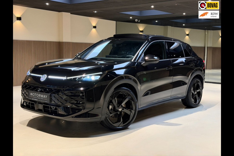 Volkswagen T-Roc 1.5 eTsi R-Line First Edition|Pano|Matrix|Keyless|H&K|HUD|360|Trekhaak|