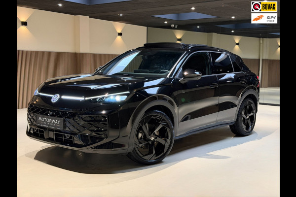 Volkswagen T-Roc 1.5 eTsi R-Line First Edition|Pano|Matrix|Keyless|H&K|HUD|360|Trekhaak|