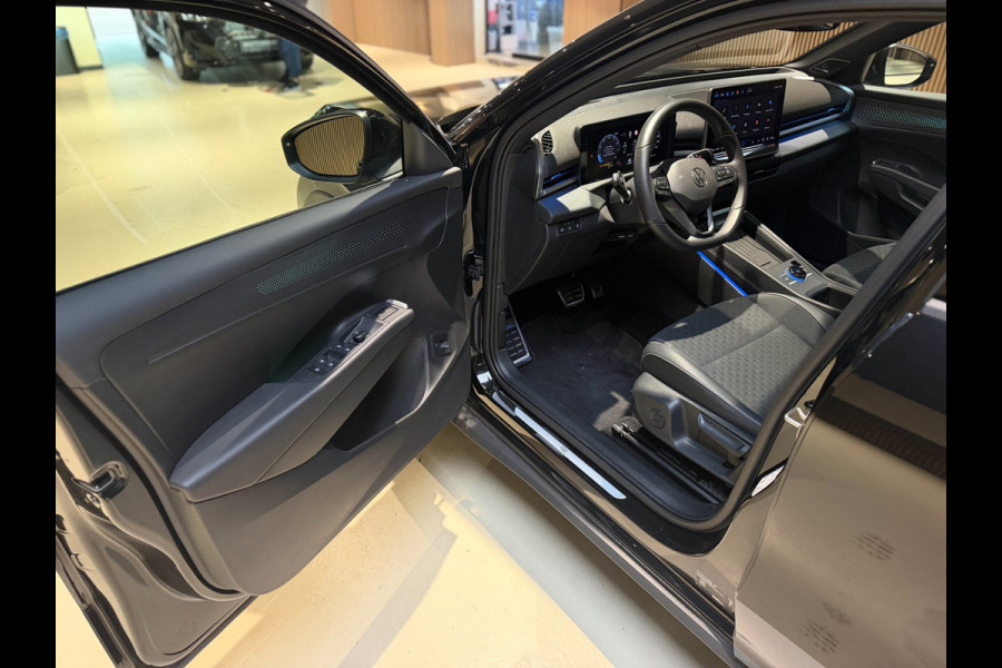 Volkswagen T-Roc 1.5 eTsi R-Line First Edition|Pano|Matrix|Keyless|H&K|HUD|360|Trekhaak|