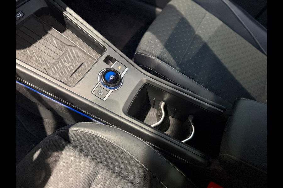 Volkswagen T-Roc 1.5 eTsi R-Line First Edition|Pano|Matrix|Keyless|H&K|HUD|360|Trekhaak|