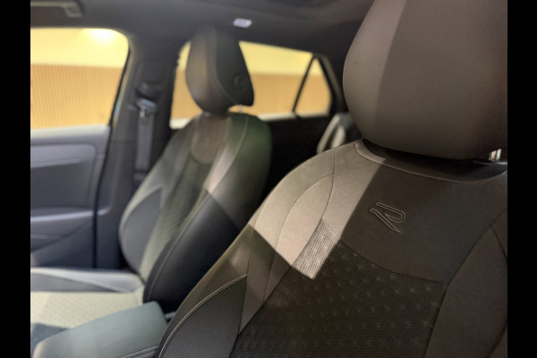 Volkswagen T-Roc 1.5 eTsi R-Line First Edition|Pano|Matrix|Keyless|H&K|HUD|360|Trekhaak|