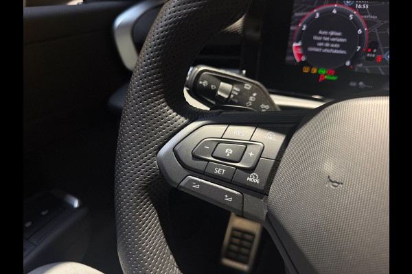 Volkswagen T-Roc 1.5 eTsi R-Line First Edition|Pano|Matrix|Keyless|H&K|HUD|360|Trekhaak|