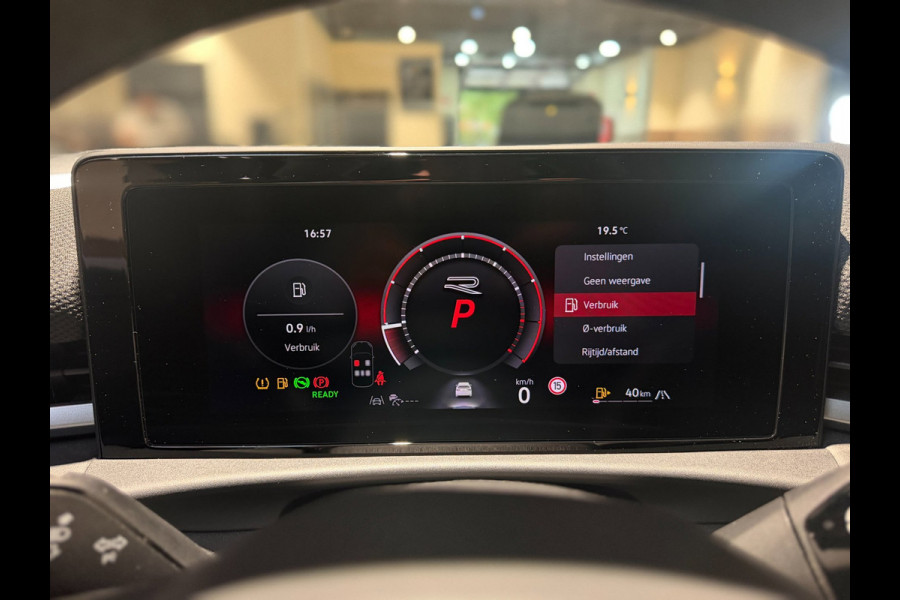 Volkswagen T-Roc 1.5 eTsi R-Line First Edition|Pano|Matrix|Keyless|H&K|HUD|360|Trekhaak|