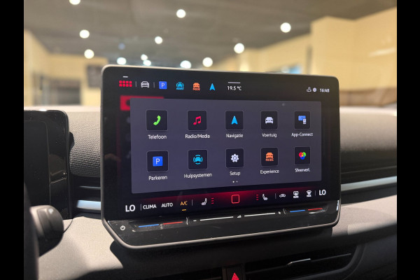 Volkswagen T-Roc 1.5 eTsi R-Line First Edition|Pano|Matrix|Keyless|H&K|HUD|360|Trekhaak|