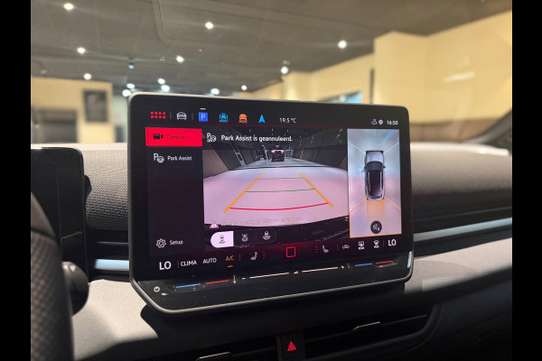 Volkswagen T-Roc 1.5 eTsi R-Line First Edition|Pano|Matrix|Keyless|H&K|HUD|360|Trekhaak|