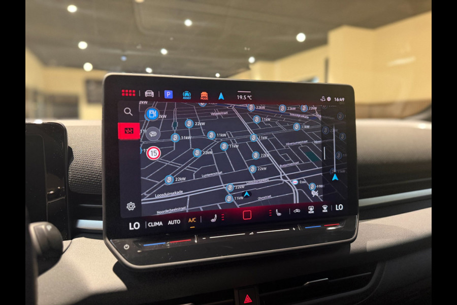 Volkswagen T-Roc 1.5 eTsi R-Line First Edition|Pano|Matrix|Keyless|H&K|HUD|360|Trekhaak|