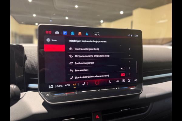 Volkswagen T-Roc 1.5 eTsi R-Line First Edition|Pano|Matrix|Keyless|H&K|HUD|360|Trekhaak|