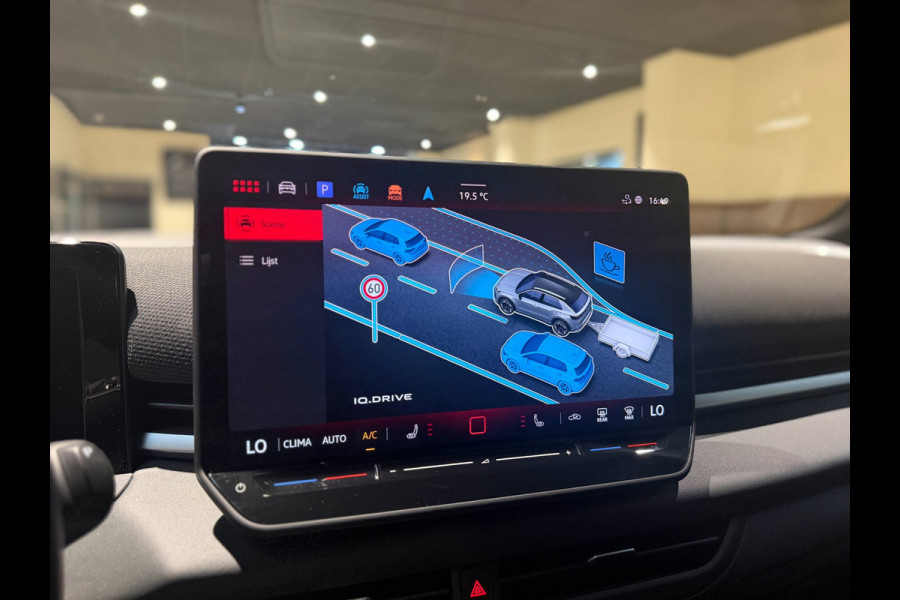Volkswagen T-Roc 1.5 eTsi R-Line First Edition|Pano|Matrix|Keyless|H&K|HUD|360|Trekhaak|