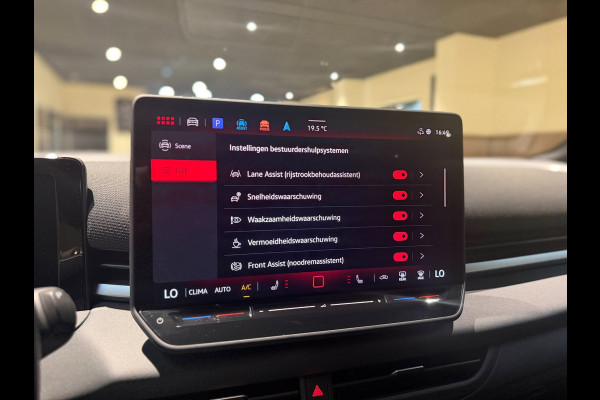 Volkswagen T-Roc 1.5 eTsi R-Line First Edition|Pano|Matrix|Keyless|H&K|HUD|360|Trekhaak|
