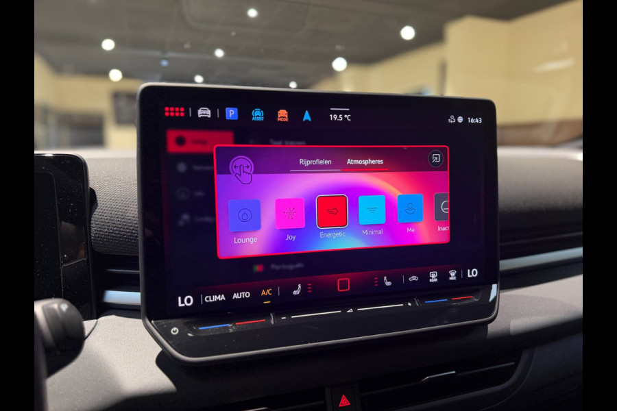 Volkswagen T-Roc 1.5 eTsi R-Line First Edition|Pano|Matrix|Keyless|H&K|HUD|360|Trekhaak|