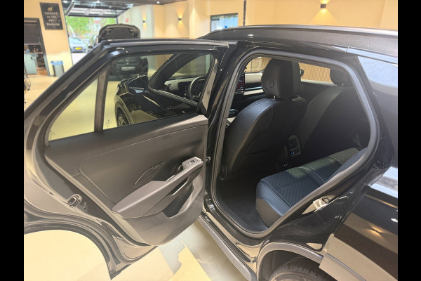 Volkswagen T-Roc 1.5 eTsi R-Line First Edition|Pano|Matrix|Keyless|H&K|HUD|360|Trekhaak|