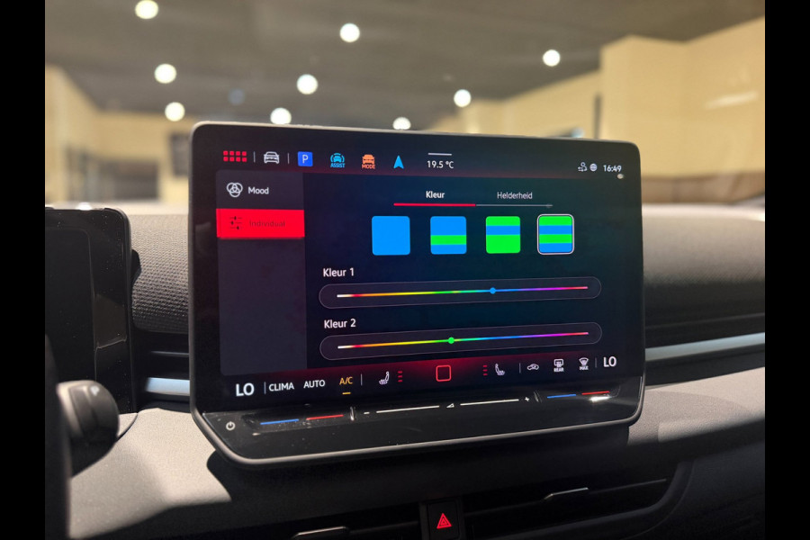 Volkswagen T-Roc 1.5 eTsi R-Line First Edition|Pano|Matrix|Keyless|H&K|HUD|360|Trekhaak|