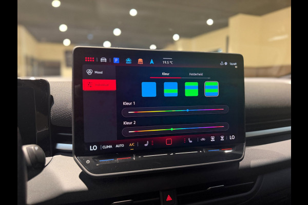 Volkswagen T-Roc 1.5 eTsi R-Line First Edition|Pano|Matrix|Keyless|H&K|HUD|360|Trekhaak|