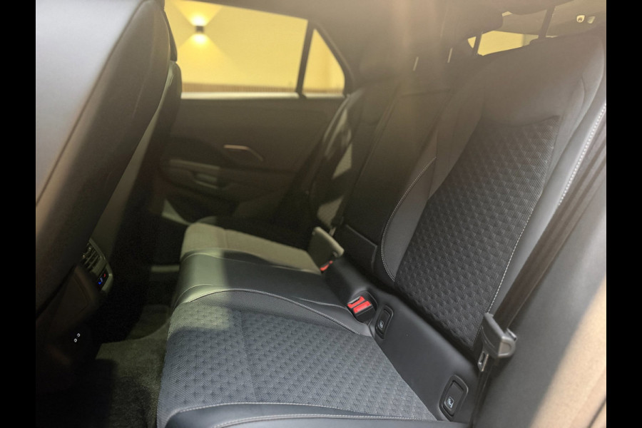 Volkswagen T-Roc 1.5 eTsi R-Line First Edition|Pano|Matrix|Keyless|H&K|HUD|360|Trekhaak|