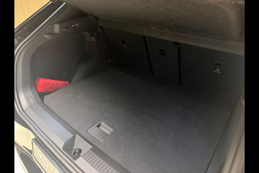 Volkswagen T-Roc 1.5 eTsi R-Line First Edition|Pano|Matrix|Keyless|H&K|HUD|360|Trekhaak|