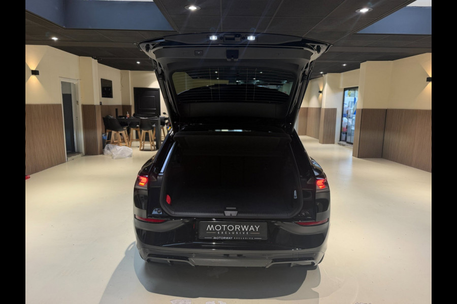 Volkswagen T-Roc 1.5 eTsi R-Line First Edition|Pano|Matrix|Keyless|H&K|HUD|360|Trekhaak|