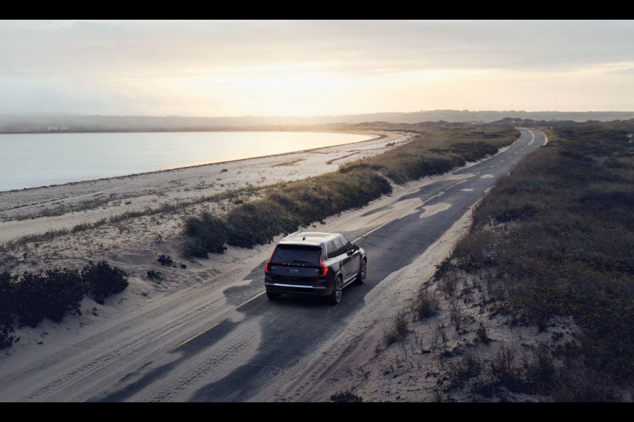 Volvo XC90 T8 406PK Automaat AWD Ultra Bright Executive Bowers & Wilkins / Luchtvering / Stoelventilatie / Head Up Display / 360 Camera / Massagestoelen / Elektrisch bedienbare stoelen met geheugen / Nappaleder /