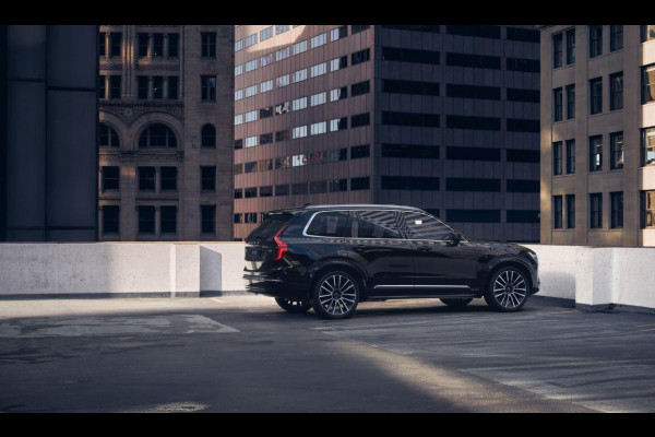 Volvo XC90 T8 406PK Automaat AWD Ultra Bright Executive Bowers & Wilkins / Luchtvering / Stoelventilatie / Head Up Display / 360 Camera / Massagestoelen / Elektrisch bedienbare stoelen met geheugen / Nappaleder /