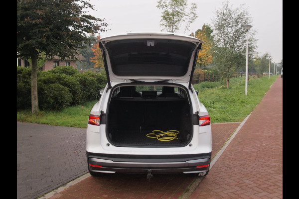 Škoda ENYAQ iV 80 | Panoramadak | Trekhaak | Camera | Sfeerverlichting | Apple Carplay | NL-Auto |