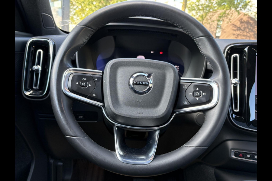 Volvo XC40 Recharge Ultimate 70 kWh SOH 95% | 360 CAMERA | STOEL STUURVERWARMING | MEM. SEAT | ELEK. STOEL | PANO | RIJKLAARPRIJS INCL. 12 MND BOVAG GARANTIE! | KEYLESS + DODEHOEK |