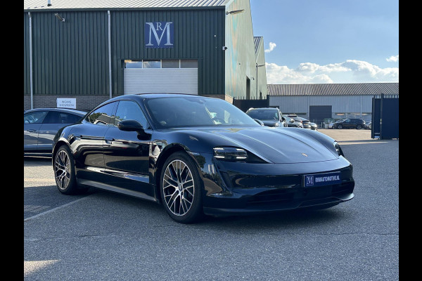 Porsche Taycan 79 kWh SOH 92% | MEM. SEAT | BOSE BOXEN | PANO | STOEL + STUURVERWARMING | ELEK. STOELEN | 21'' WIELEN | FABRIEKS GARANTIE TM 09-2027 | GEEN EXTRA KOSTEN!! RIJKLAAR GELEVERD |