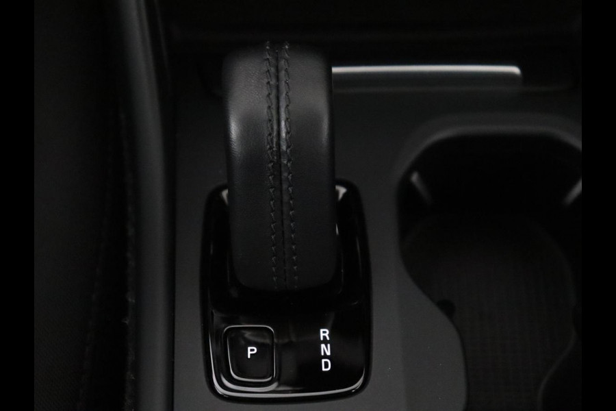 Volvo XC40 1.5 T5 Recharge Business Pro | SOH 84,5 | 360 Camera | Stoelverwarming | LED | Apple Carplay |