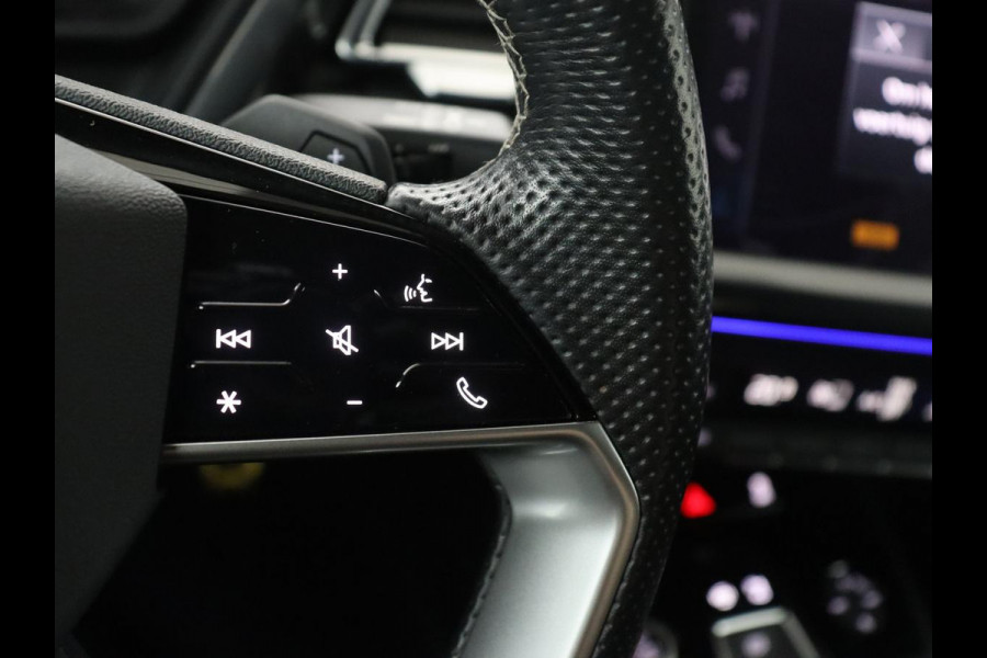 Audi Q4 e-tron 40 S edition 77 kWh | SOH 96% | Camera | Stoelverwarming | Keyless Entry | Apple Carplay | LED | S-Line |