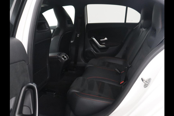 Mercedes-Benz A-Klasse 180 Business Solution AMG | Apple Carplay | LED | Navigatie | Stoelverwarming |