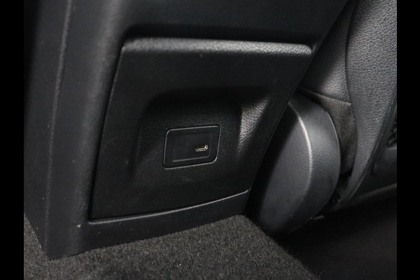 Mercedes-Benz A-Klasse 180 Business Solution AMG | Apple Carplay | LED | Navigatie | Stoelverwarming |