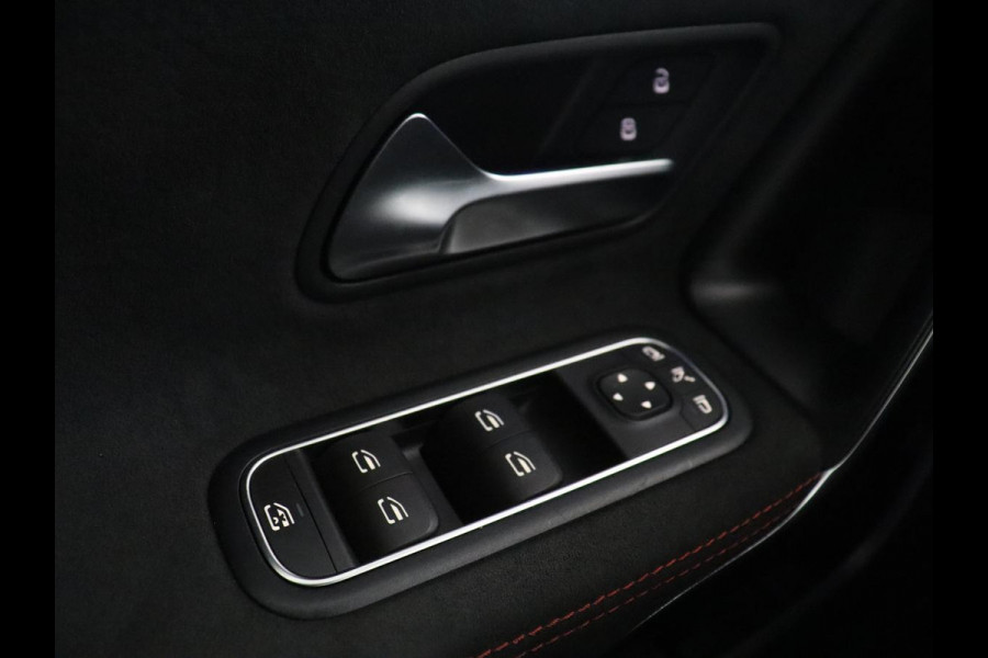 Mercedes-Benz A-Klasse 180 Business Solution AMG | Apple Carplay | LED | Navigatie | Stoelverwarming |
