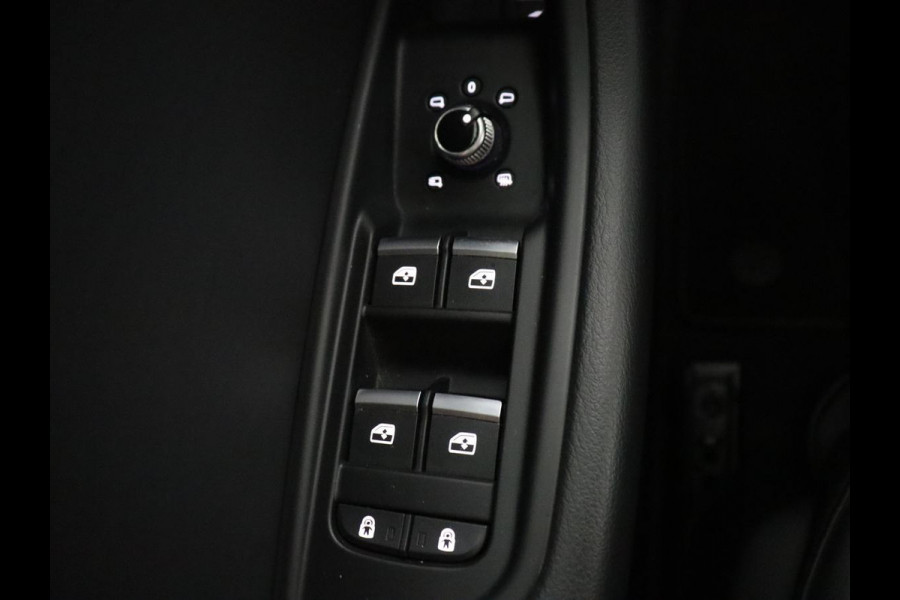 Audi A4 Avant 35 TFSI S edition Competition | S-Line | Stoelverwarming | LED | Camera | Navigatie |