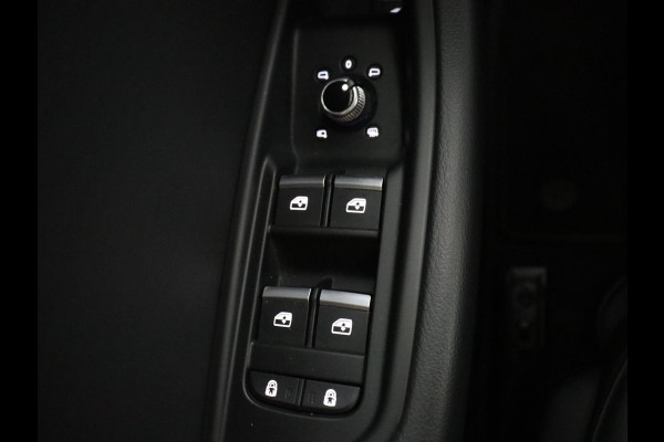 Audi A4 Avant 35 TFSI S edition Competition | S-Line | Stoelverwarming | LED | Camera | Navigatie |