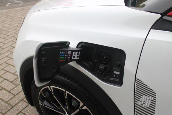 Renault 5 COMFORT RANGE ICONIC CINQ 52 kWh *NIEUWE AUTO!* | PACK WINTER: (ELEKTRISCH VERWARMBARE VOORSTOELEN/ELEKTRISCH VERWARMBAAR STUURWIEL, BESTUURDERSSTOEL MET ELEKTRISCH VERSTELBARE LENDESTEUN, IN HOOGTE VERSTELBARE PASSAGIERSSTOEL) | DAKLIJST ROUGE | PACK PARKING: (FULL EASY PARKING ASSIST MET PARKEERSENSOREN AAN VOOR- EN ZIJKANT) | ADAPTIVE CRUISE CONTROL | AUTOMATISCH INPARKEREN | FULL LED KOPLAMPEN MET MICRO OPTICS EN FRANSE FLAG | FLANK GUARD PROTECTION MAKKELIJK INPARKEREN MET VISUELE EN AKOESTISCHE SIGNALEN | 18" LICHTMETALEN VELGEN "CHRONO" | TWO TONE CARROSSERIEKLE