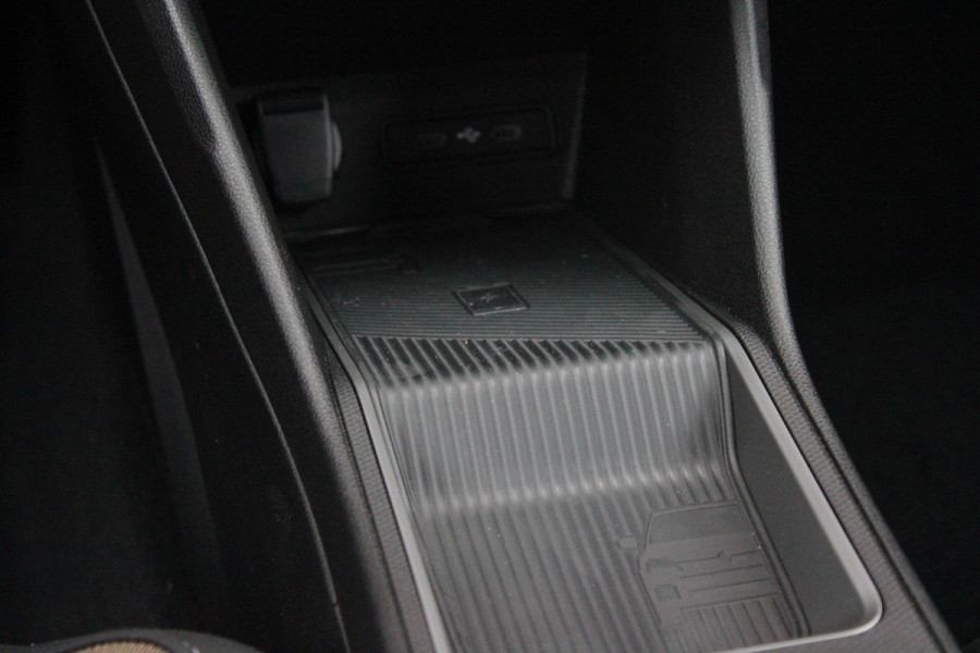 Renault 5 COMFORT RANGE ICONIC CINQ 52 kWh *NIEUWE AUTO!* | PACK WINTER: (ELEKTRISCH VERWARMBARE VOORSTOELEN/ELEKTRISCH VERWARMBAAR STUURWIEL, BESTUURDERSSTOEL MET ELEKTRISCH VERSTELBARE LENDESTEUN, IN HOOGTE VERSTELBARE PASSAGIERSSTOEL) | DAKLIJST ROUGE | PACK PARKING: (FULL EASY PARKING ASSIST MET PARKEERSENSOREN AAN VOOR- EN ZIJKANT) | ADAPTIVE CRUISE CONTROL | AUTOMATISCH INPARKEREN | FULL LED KOPLAMPEN MET MICRO OPTICS EN FRANSE FLAG | FLANK GUARD PROTECTION MAKKELIJK INPARKEREN MET VISUELE EN AKOESTISCHE SIGNALEN | 18" LICHTMETALEN VELGEN "CHRONO" | TWO TONE CARROSSERIEKLE