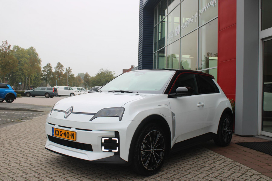 Renault 5 COMFORT RANGE ICONIC CINQ 52 kWh *NIEUWE AUTO!* | PACK WINTER: (ELEKTRISCH VERWARMBARE VOORSTOELEN/ELEKTRISCH VERWARMBAAR STUURWIEL, BESTUURDERSSTOEL MET ELEKTRISCH VERSTELBARE LENDESTEUN, IN HOOGTE VERSTELBARE PASSAGIERSSTOEL) | DAKLIJST ROUGE | PACK PARKING: (FULL EASY PARKING ASSIST MET PARKEERSENSOREN AAN VOOR- EN ZIJKANT) | ADAPTIVE CRUISE CONTROL | AUTOMATISCH INPARKEREN | FULL LED KOPLAMPEN MET MICRO OPTICS EN FRANSE FLAG | FLANK GUARD PROTECTION MAKKELIJK INPARKEREN MET VISUELE EN AKOESTISCHE SIGNALEN | 18" LICHTMETALEN VELGEN "CHRONO" | TWO TONE CARROSSERIEKLE