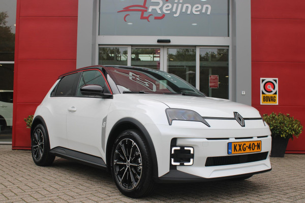 Renault 5 COMFORT RANGE ICONIC CINQ 52 kWh *NIEUWE AUTO!* | PACK WINTER: (ELEKTRISCH VERWARMBARE VOORSTOELEN/ELEKTRISCH VERWARMBAAR STUURWIEL, BESTUURDERSSTOEL MET ELEKTRISCH VERSTELBARE LENDESTEUN, IN HOOGTE VERSTELBARE PASSAGIERSSTOEL) | DAKLIJST ROUGE | PACK PARKING: (FULL EASY PARKING ASSIST MET PARKEERSENSOREN AAN VOOR- EN ZIJKANT) | ADAPTIVE CRUISE CONTROL | AUTOMATISCH INPARKEREN | FULL LED KOPLAMPEN MET MICRO OPTICS EN FRANSE FLAG | FLANK GUARD PROTECTION MAKKELIJK INPARKEREN MET VISUELE EN AKOESTISCHE SIGNALEN | 18" LICHTMETALEN VELGEN "CHRONO" | TWO TONE CARROSSERIEKLE