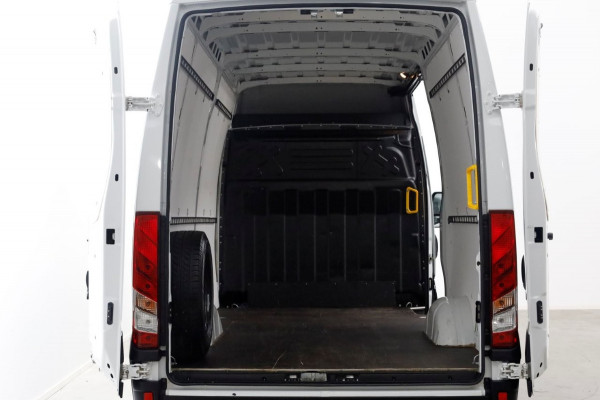 Iveco Daily 35S21 3.0 210pk L2H2 HiMatic Automaat Navi/Camera Trekgewicht 3500kg 10-2023