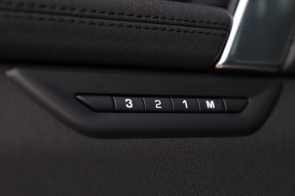 Land Rover Discovery Sport P300e 1.5 R-Dynamic SE / MEMORY / ACC / MERIDIAN / CAMERA / KEYLESS