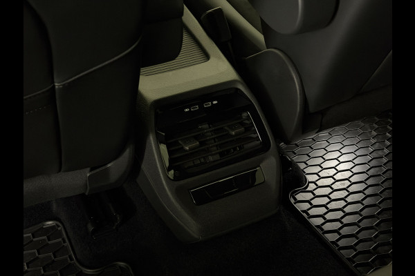 Volkswagen ID.5 Pro 77 kWh | Keyless | Matrix LED | Warmtepomp | Stoelen & stuur verwarmd