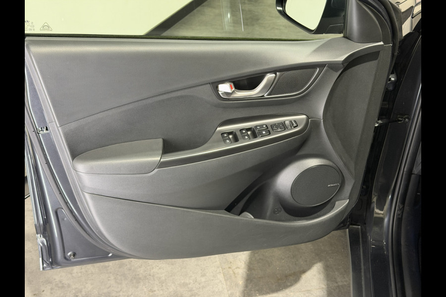 Hyundai Kona EV Premium 64 kWh | Keyless | Elektrische stoelen | Stoelen & stuur verwarmd