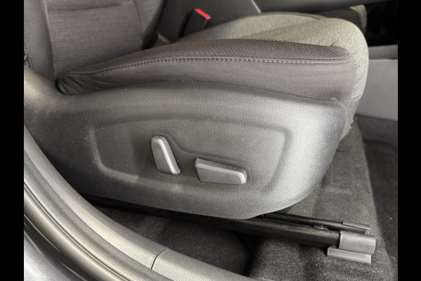 Hyundai Kona EV Premium 64 kWh | Keyless | Elektrische stoelen | Stoelen & stuur verwarmd